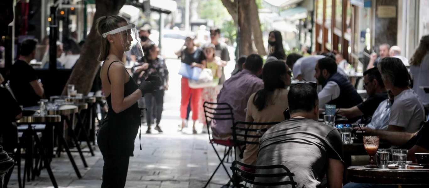 Υποχρεωτική χρήση μάσκας: Τι ισχύει όταν βγαίνουμε σε καφέ και εστιατόρια
